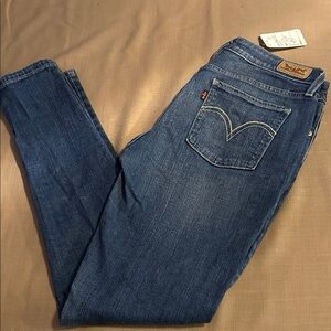 EUC Levi's Women's Classic Straight Leg Denim Jeans